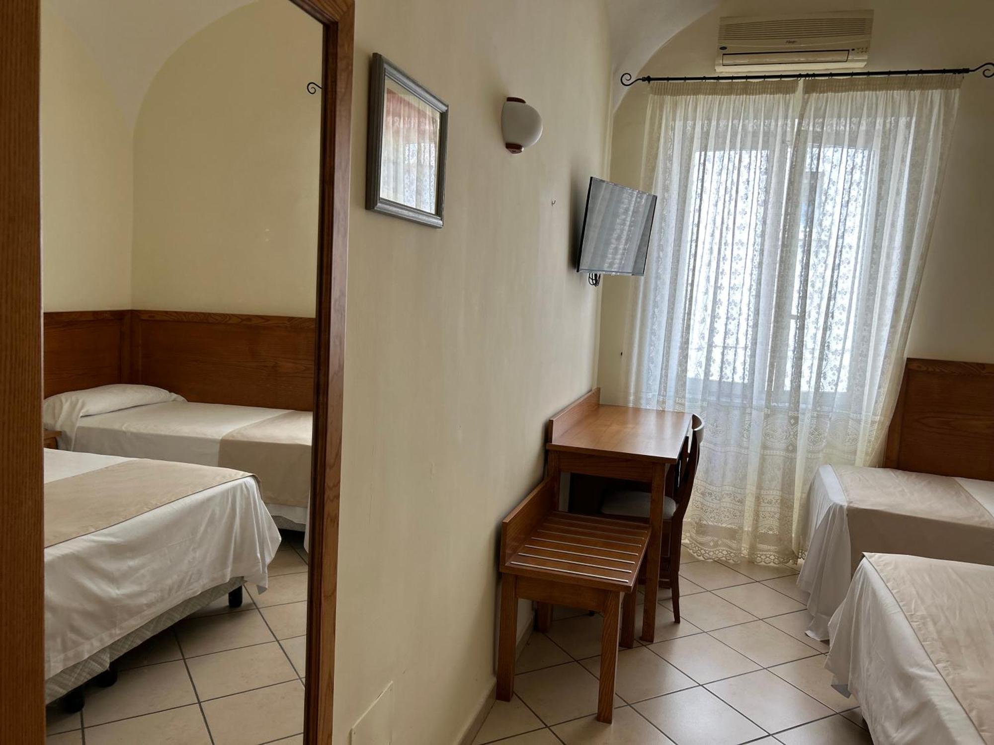 Hotel Da Raffaele Ischia Oda fotoğraf