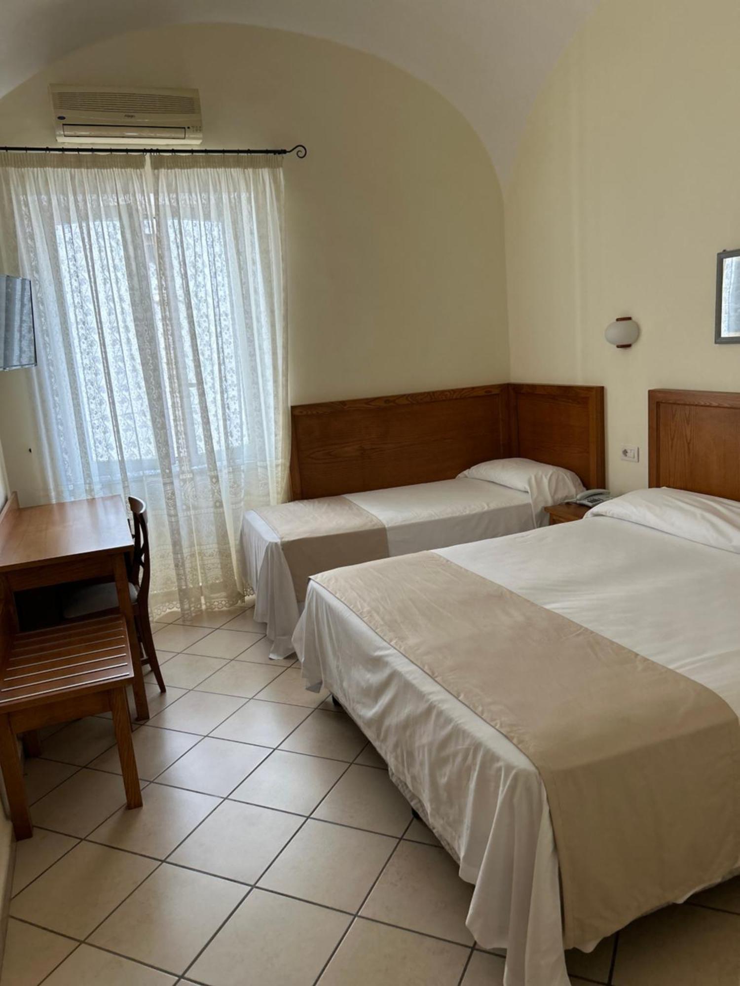 Hotel Da Raffaele Ischia Oda fotoğraf