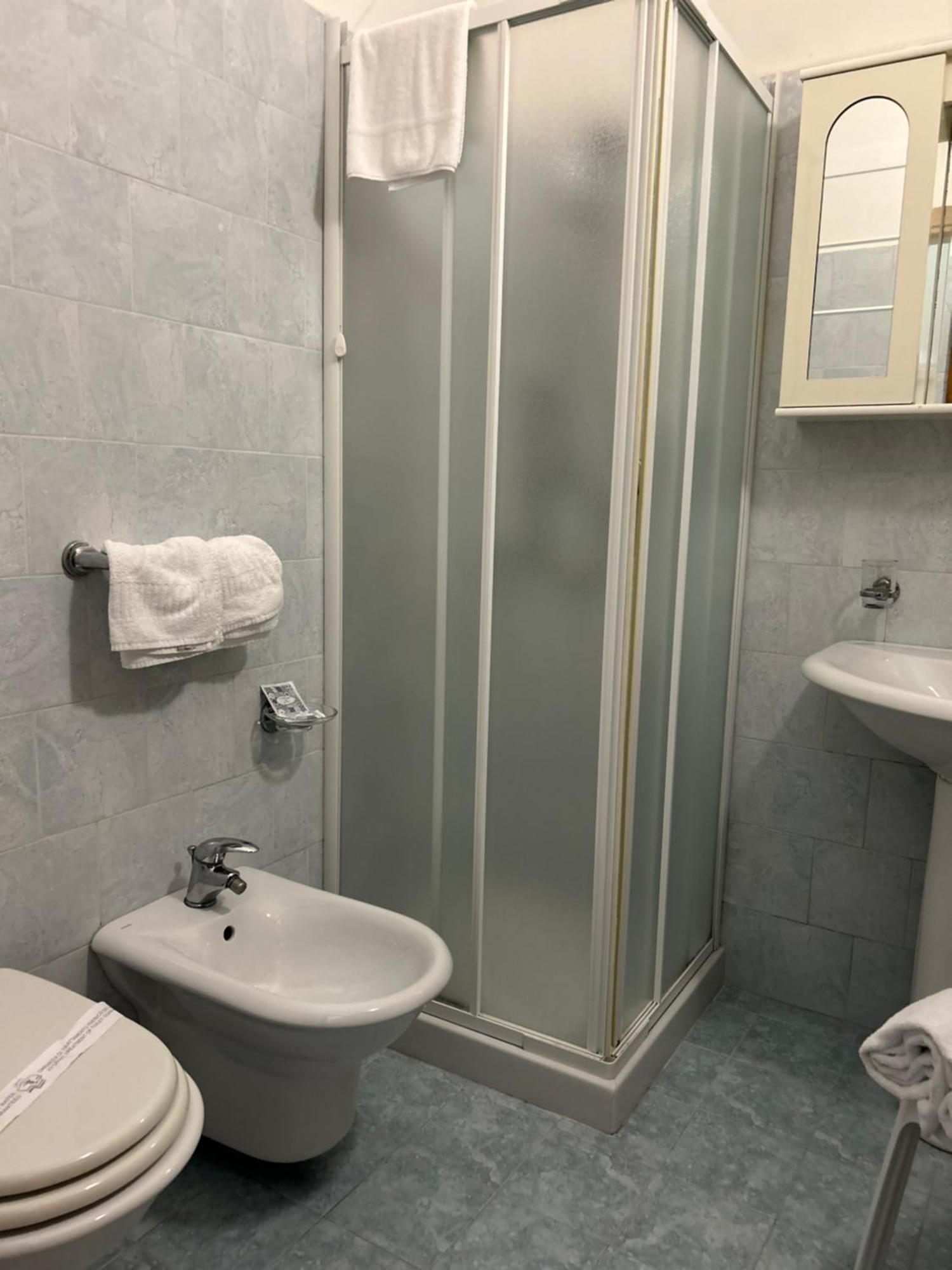 Hotel Da Raffaele Ischia Oda fotoğraf